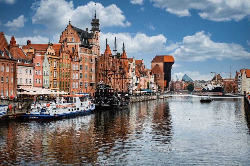 Rejsy dla zakochanych – romantyczne wypady na wodzie